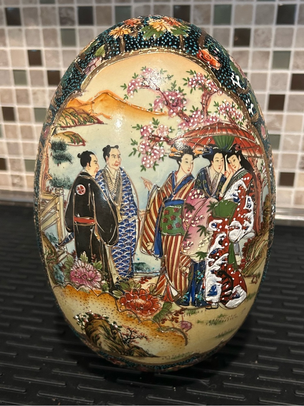Vintage Royal Satsuma, Porcelain
Egg - Hand Painted Geisha & Samurai
Moriag 11”